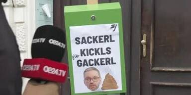 Sackerl_fA14r_Kickls_Gackerl_Protest_FPA--Zentrale_1min02_BM.jpg