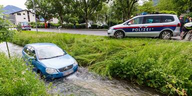 Vier Polizisten bei wilder Verfolgungsjagd verletzt