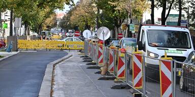 Hütteldorfer Straße: links Radweg - rechts Einbahn-Stau