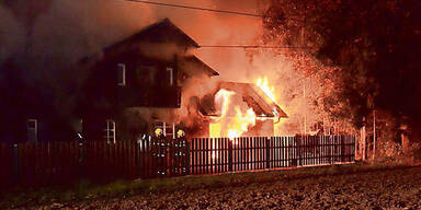 Häuser in Flammen: Zwei Bewohner tot