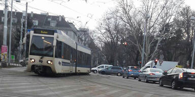 Badner Bahn in Wien entgleist