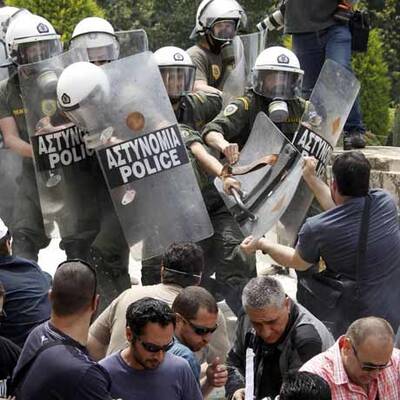Ausschreitungen in Athen eskalieren