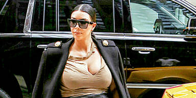Kim Kardashian platzt aus allen Nähten