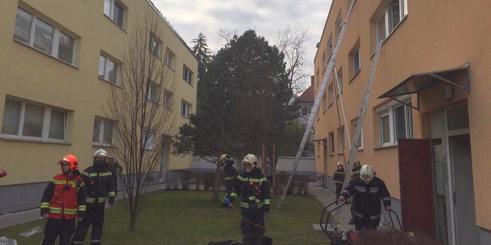 Brand in Wien-Liesing: Hausbewohner evakuiert