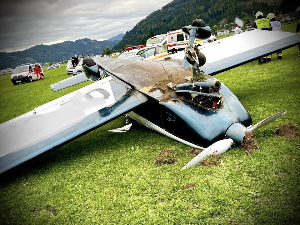 Kleinflugzeug überschlug sich beim Landen