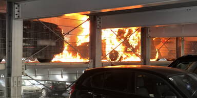 7 Autos brannten in Garage