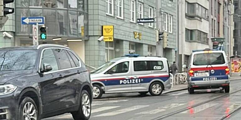 Bewaffneter Mann raubte Postfiliale in Wien aus