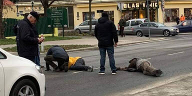 Schwerer Unfall in Wien: Pkw erfasst zwei Fußgänger