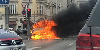 Auto explodiert mitten in Wien