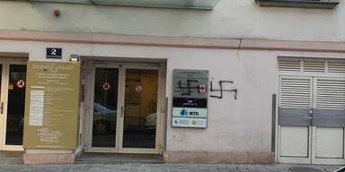 Skandal: Hakenkreuz auf Botschaft in Wien geschmiert