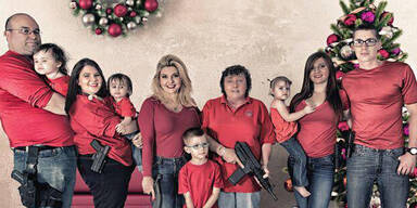 US-Politikerin lässt Familie mit Waffen posieren