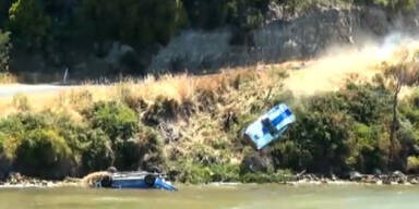 Rallye-Fahrer stürzt von Klippe in See hinunter