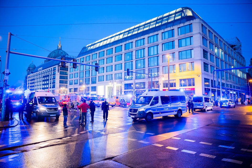 Riesenaquarium in Berliner Hotel geplatzt
