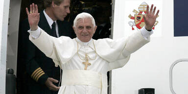 Papst Benedikt XVI. und Pilot Martin Ott