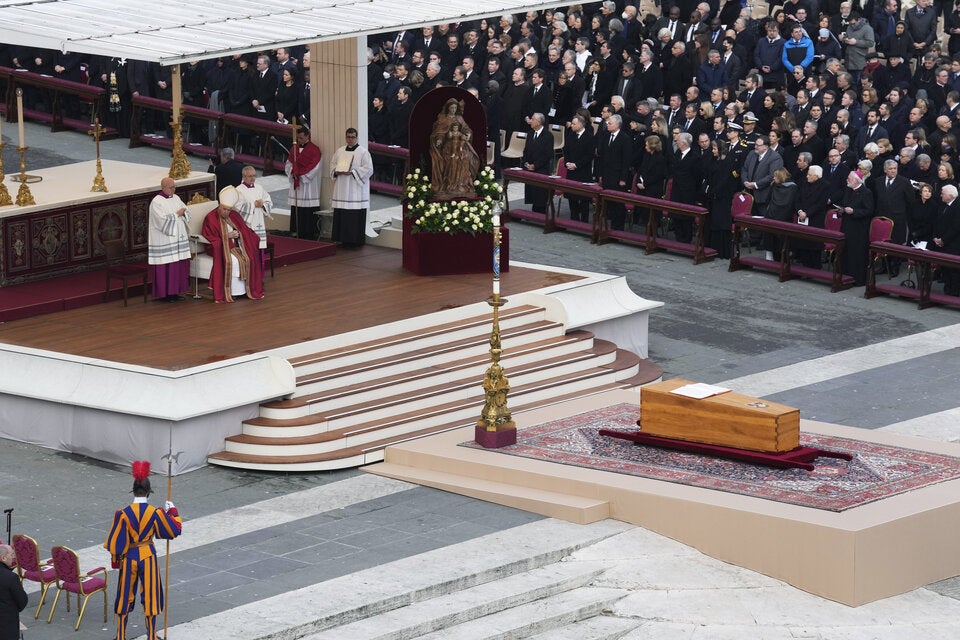 Emeritierter Papst Benedikt XVI. gestorben - Trauermesse