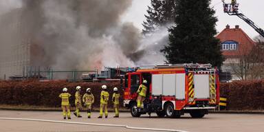 Feuer in Lübecker Gewerbegebiet ausgebrochen