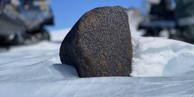 Forscherteam findet 7,6 Kilo schweren Meteoriten in der Antarktis
