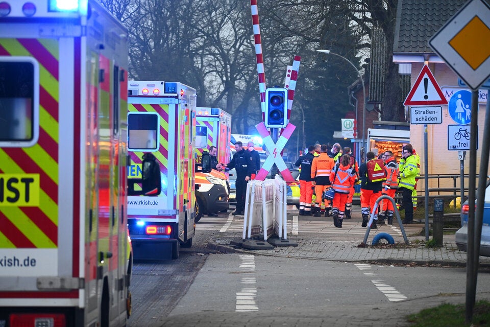 Mehrere Menschen in Zug durch Messerattacke verletzt
