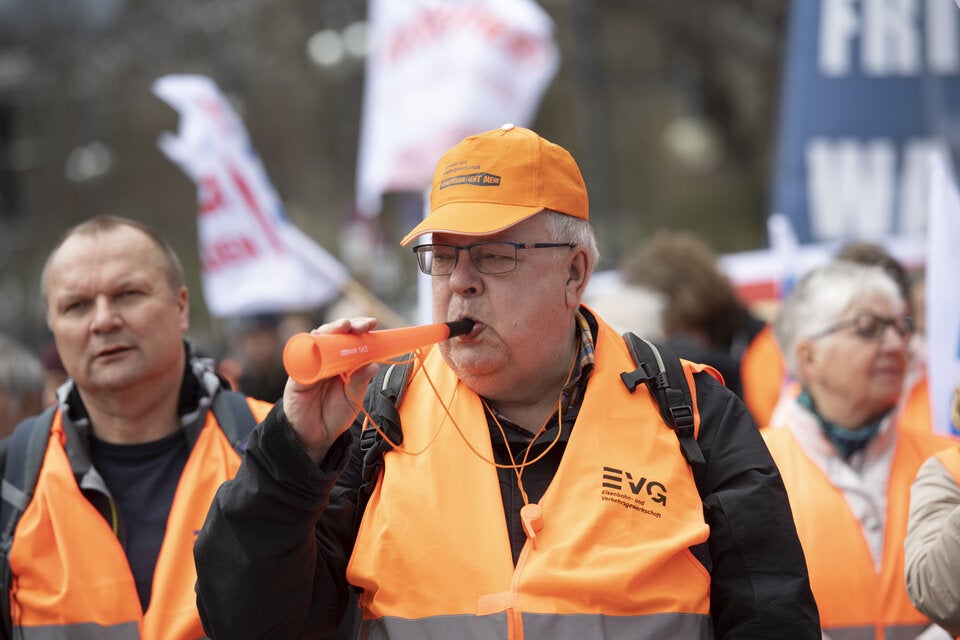 Demonstration von Verdi und EVG