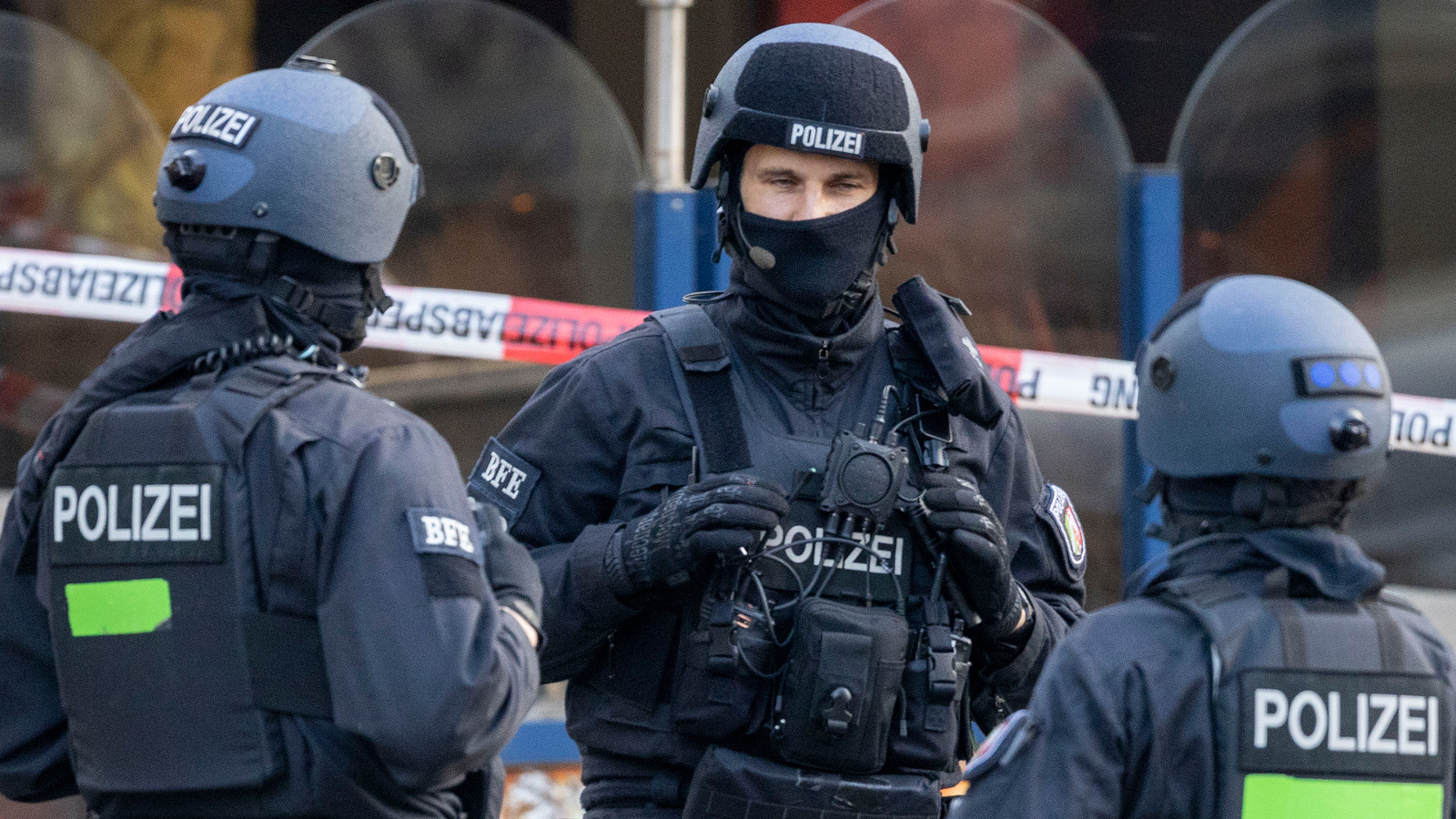 Messerstecher Von Duisburg: Polizei Veröffentlicht Täterbeschreibung ...