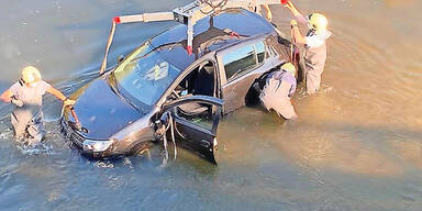 Zurndorf Auto beim Entenfüttern in Fluss versenkt