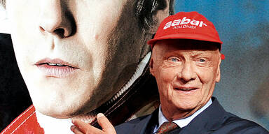 Niki Lauda zeigt seinen "Globe"-Style
