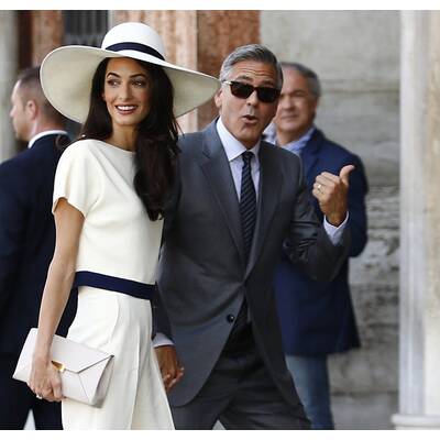 Clooney & Amal am Standesamt