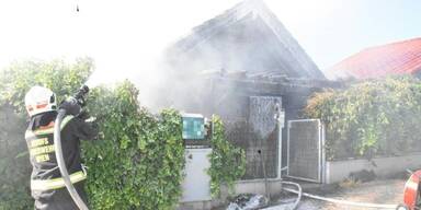 Kleingartenverein abgebrannt: Großeinsatz der Wiener Feuerwehr