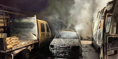 Feuer-Inferno: 7 Autos in Wien-Simmering ausgebrannt