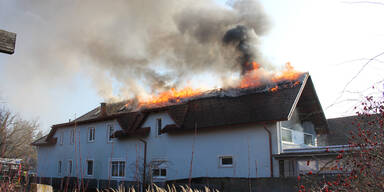 Feuerwehr-Großeinsatz bei Dachstuhlbrand