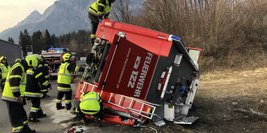 Unfall mit 18 Tonnen schwerem Feuerwehrauto