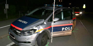 Irre Verfolgungsjagd: Alko-Lenker crasht in Polizei-Autos