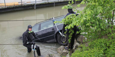 Auto aus der Donau gefischt