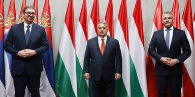 Nehammer lädt Orban und Vucic zu Migrationsgipfel nach Wien