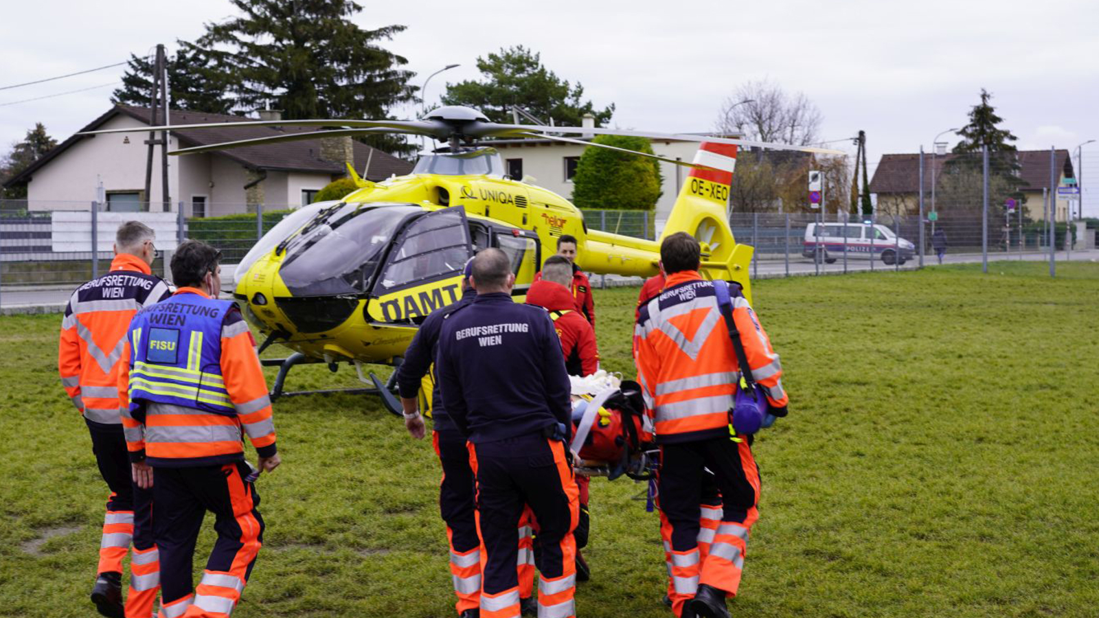 Serien-Unfall In Wien: 88-Jähriger Ins Spital Geflogen - Oe24.at