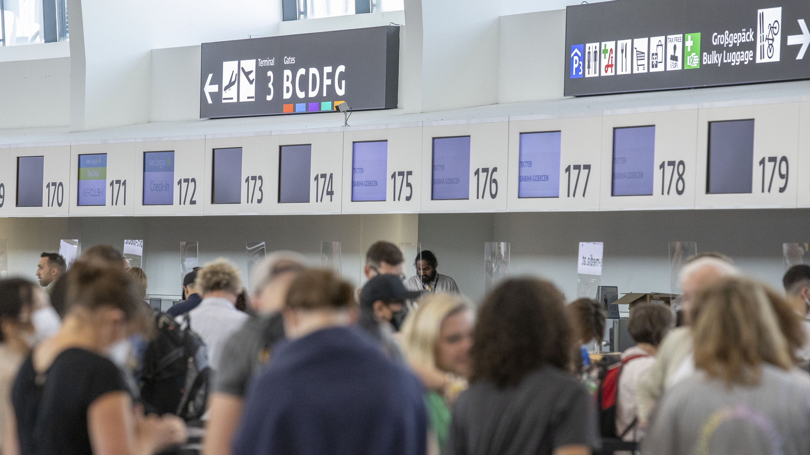 Ausfälle Wegen Mega-Streik: Ab Heute Droht Flug- Und Zug-Chaos ...