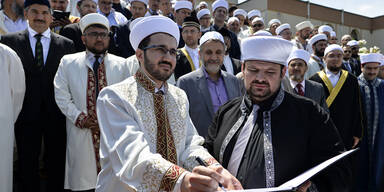 Die ersten Imame werden ausgewiesen