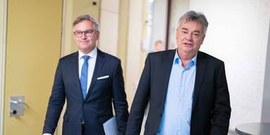 Finanzminister Magnus Brunner (ÖVP) und Vizekanzler Werner Kogler (Grüne)