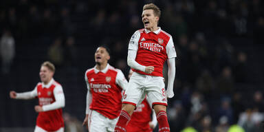 Leader Arsenal nach Derbysieg acht Punkte vor City