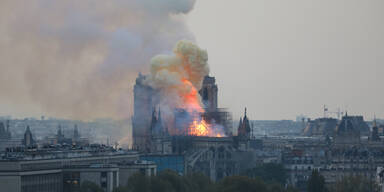 Dornenkrone aus brennender Kathedrale gerettet