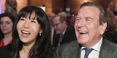 Altkanzler Schröder lebt nach fünfter Hochzeit offenbar gesünder