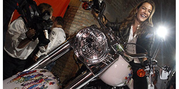 Fiona Swarovski kristallisierte ein Motorrad