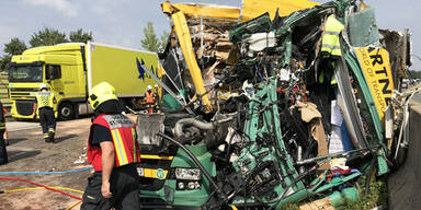 Schwerer Lkw-Unfall: A1 wieder befahrbar