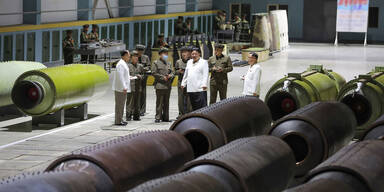 Nordkoreas Kim Jong Un in einer Munitions-Fabrik