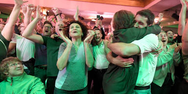 Im Video: Grünen feiern zu "We are going to Ibiza"