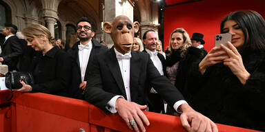 Rätsel um Affen-Mann bei Opernball