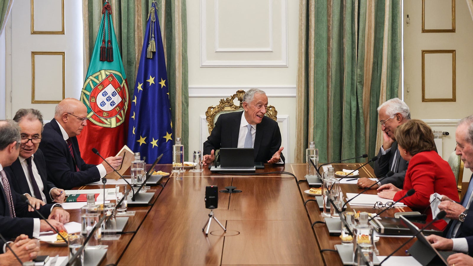 Portugals Präsident löst Parlament auf oe24.at