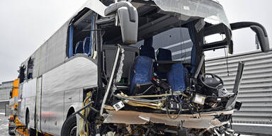 Eine Tote und 44 Verletzte bei Flixbus-Unfall