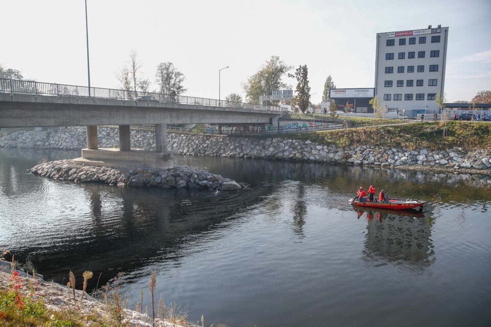 Pkw stürzte in Graz in die Mur - drei Tote