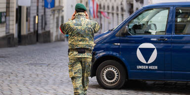 Bundesheer-Soldat bei der Sicherung vor der jüdischen Synagoge im Wien